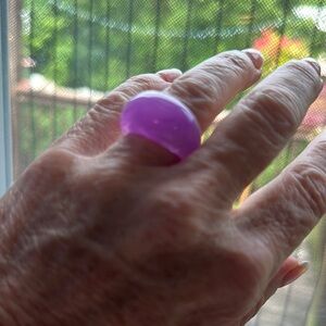 Vibrant Purple Dome Ring. Lucite vintage Sz 7